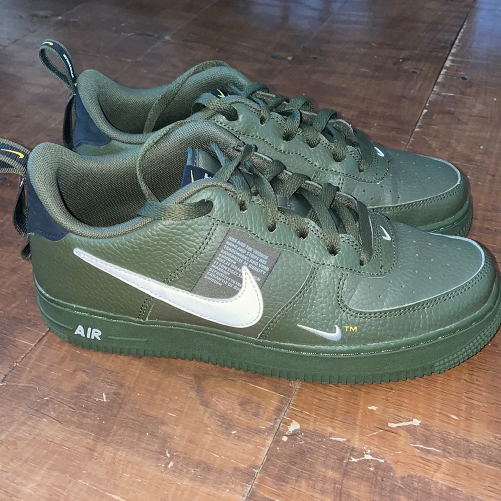Air Force Nike 1 LV8 Utility GS, size 7 in mens, 9.5 in womens